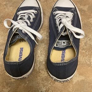 CONVERSE ALL STAR SHOES WEAR ONLY A FEW TIMES STILL IN NEW CONDITION